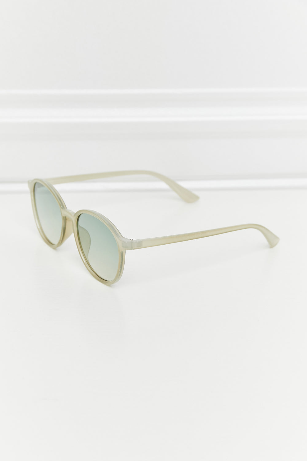 Full Rim Polycarbonate Frame Sunglasses - Carly Joann's Closet